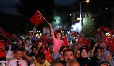 İnegöl, 15 Temmuz Demokrasi ve Milli Birlik Günü’nde meydanları doldurdu