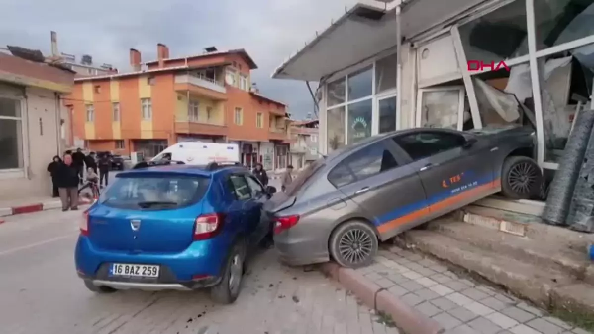 Domaniç’te Kontrolden Çıkan Otomobil Kazası: 1 Yaralı