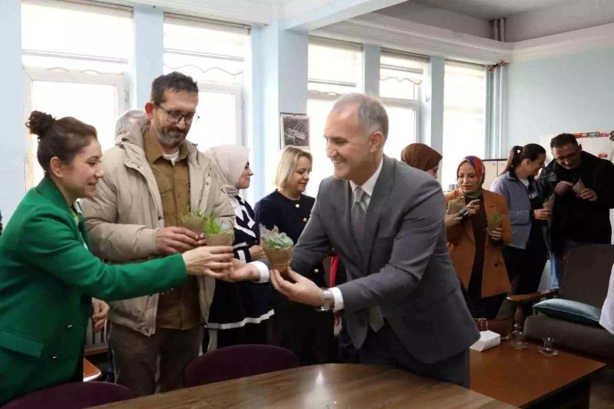 İnegöl Belediye Başkanı Taban, Gençlerle Buluşarak Şehir Yönetimine Katılımlarını Teşvik Ediyor