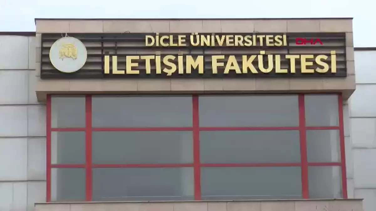 Görme Engelli Azize Dinç, Üniversite Hayalini Gerçekleştirdi