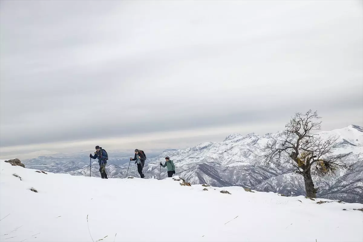 Tunceli’nin Zel Dağı, Doğa Tutkunlarını Ağırlıyor