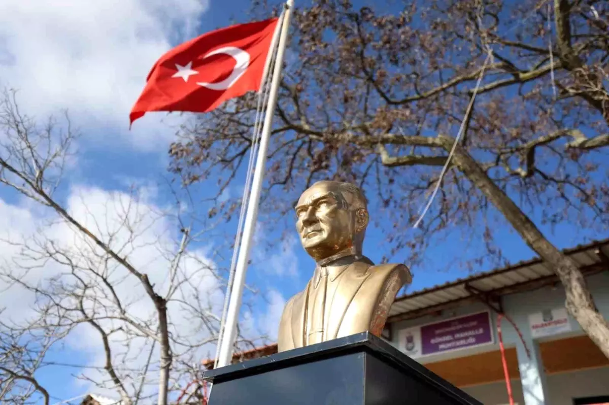 Şehzadeler Belediyesi Gökbel Mahallesi’ne Atatürk Büstü Kazandırdı