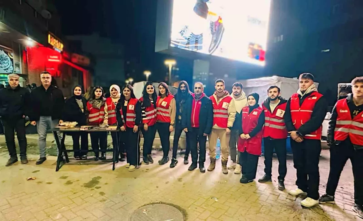 Yüksekova Kızılay’dan Kadir Gecesi İkramı