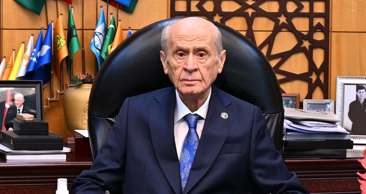 AKP içindeki kavganın işareti yandaş medyanın sayfalarına yansıdı